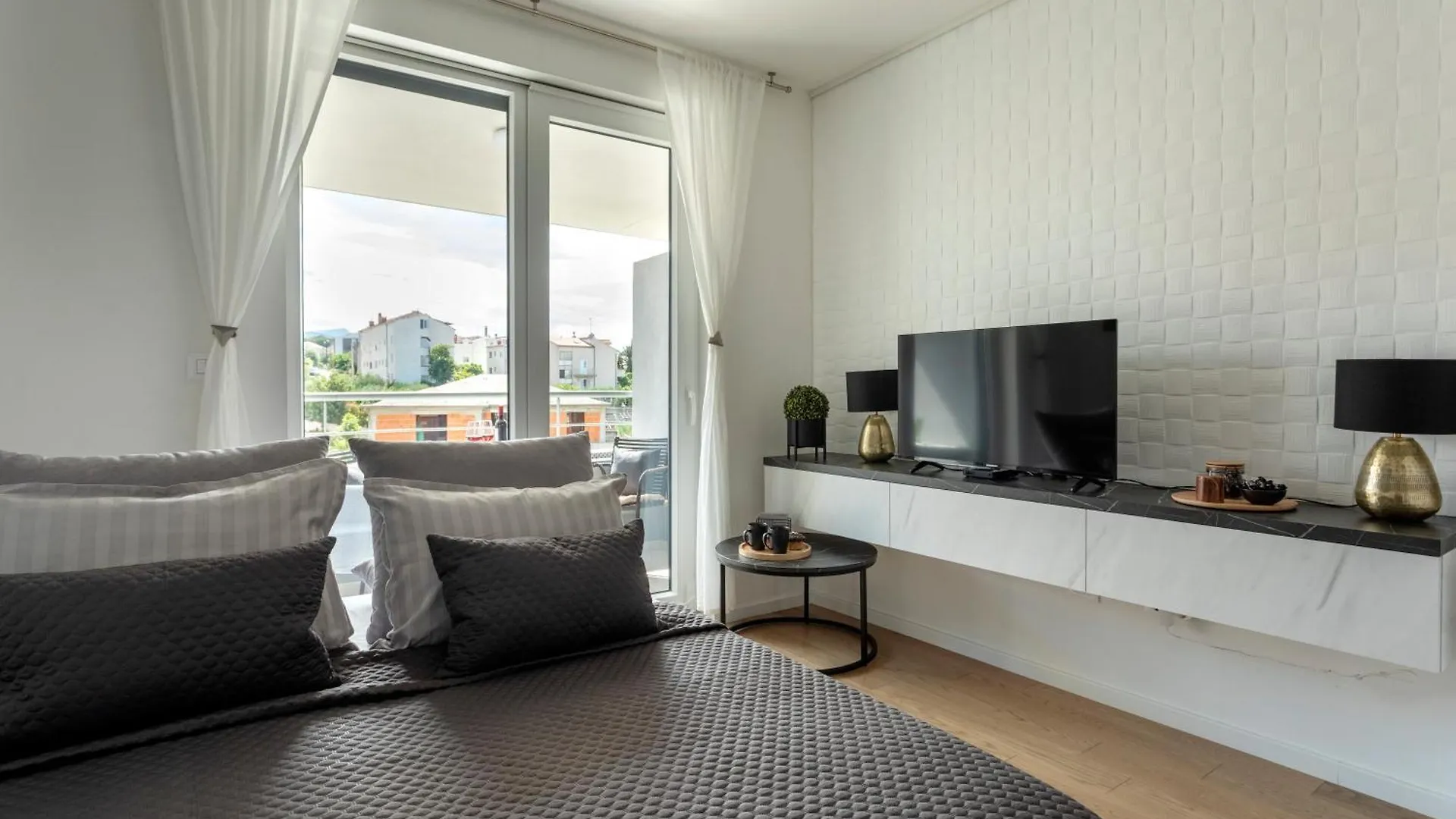 Apartman Elena Elua contacts